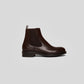 Vegan Chelsea boots - Woman in brown leather with elastic sides and a sleek design.
