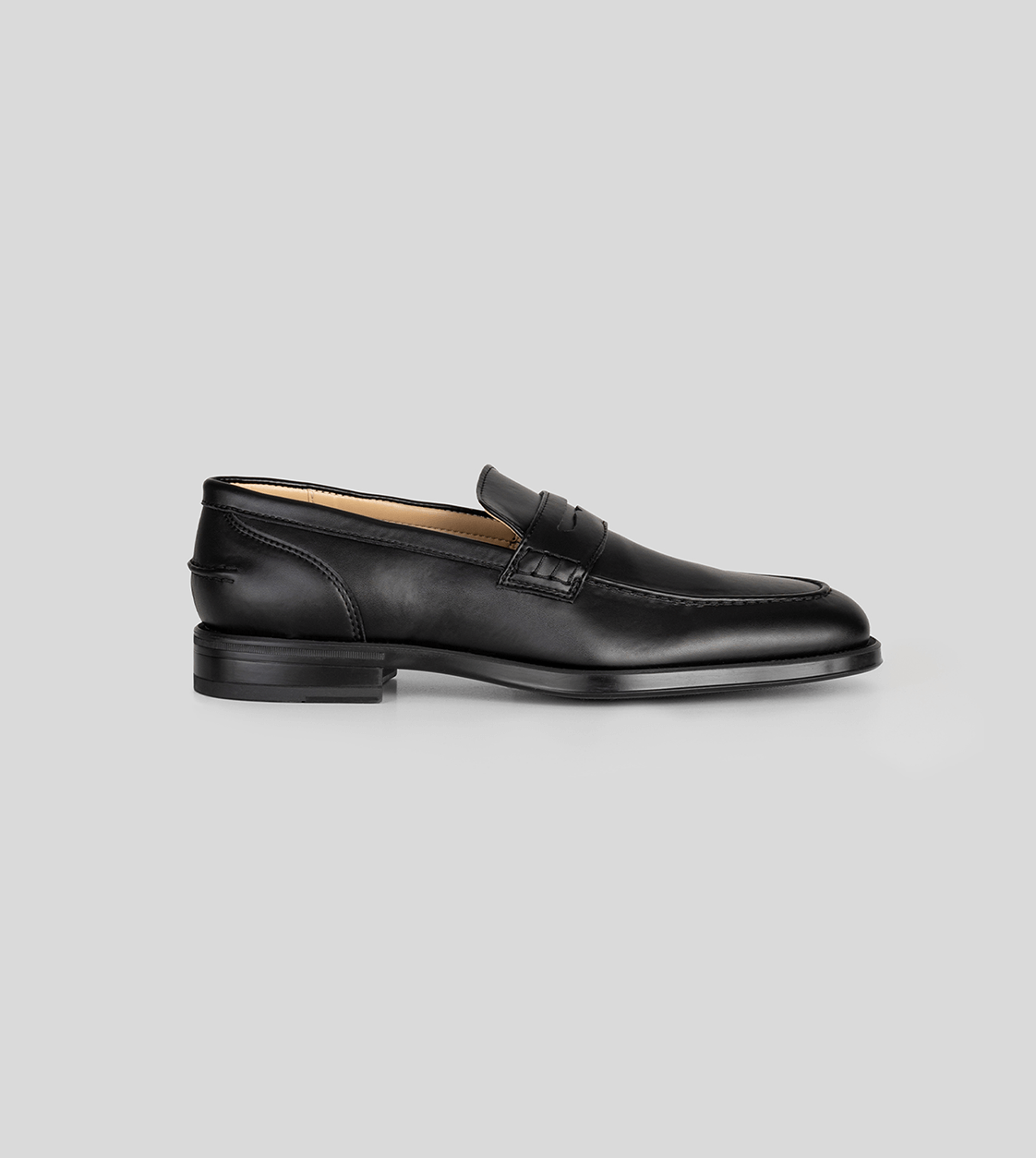 Solari Milano's vegan man collection for sustainable young professionals.