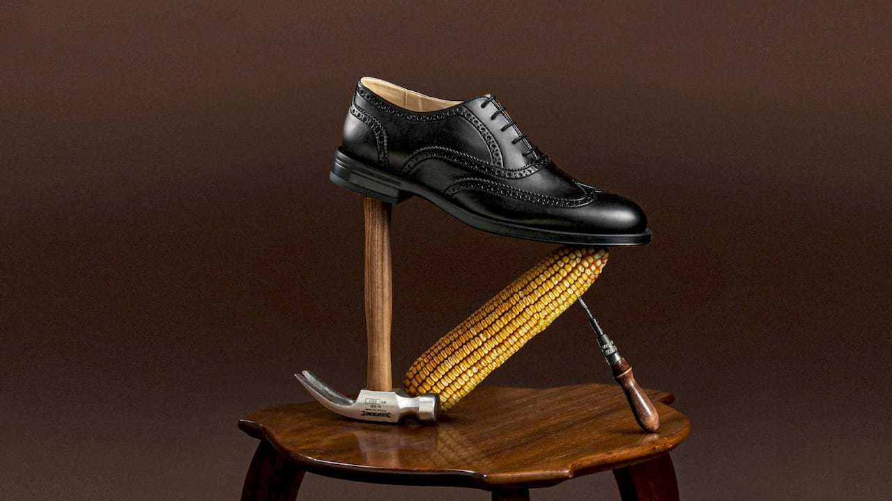 Sustainable vegan formal shoe made by Solari Milano with sustainable materials.